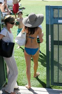 Bethenny Frankel feet photo thumbnail
