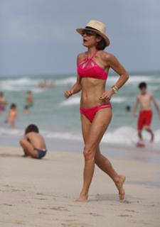 Bethenny Frankel feet photo thumbnail
