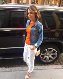Bethenny Frankel feet photo thumbnail