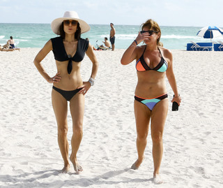 Bethenny Frankel feet photo thumbnail
