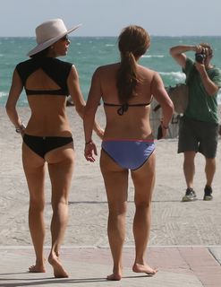 Bethenny Frankel feet photo thumbnail