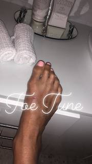 Bethenny Frankel feet photo thumbnail