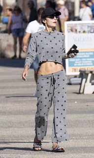 Bethenny Frankel feet photo thumbnail