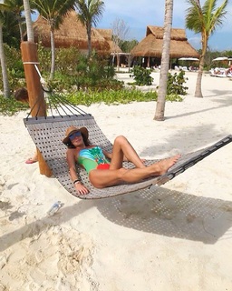 Bethenny Frankel feet photo thumbnail