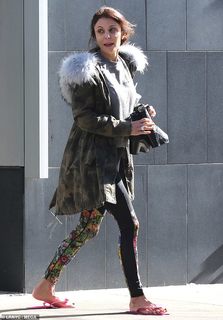 Bethenny Frankel feet photo thumbnail