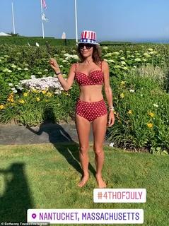 Bethenny Frankel feet photo thumbnail