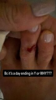 Bethenny Frankel feet photo thumbnail