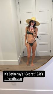 Bethenny Frankel feet photo thumbnail