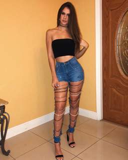 Betsy Alvarez feet photo 15