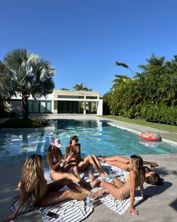 Betsy Alvarez feet photo 18