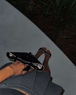 Betsy Alvarez feet photo 10