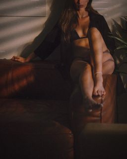 Betsy Alvarez feet photo 3