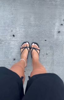 Betsy Alvarez feet photo 8