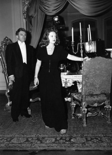 Bette Davis feet photo 16