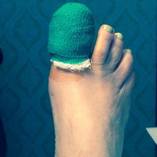 Bette Midler feet photo 13