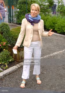 Bette Midler feet photo 4