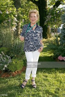 Bette Midler feet photo 1
