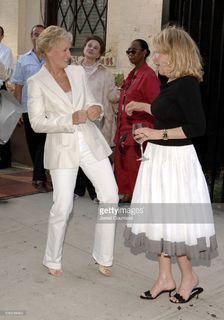 Bette Midler feet photo 7