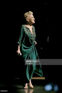 Bette Midler feet photo 8