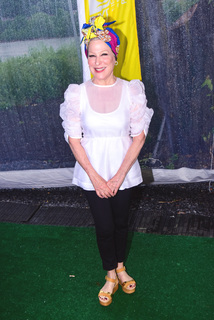Bette Midler feet photo 11