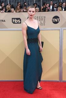 Betty Gilpin feet photo thumbnail