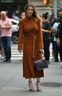 Betty Gilpin feet photo thumbnail