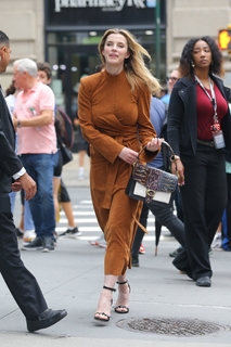 Betty Gilpin feet photo thumbnail