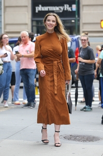 Betty Gilpin feet photo thumbnail