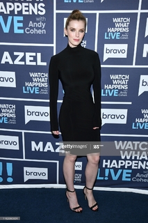 Betty Gilpin feet photo thumbnail