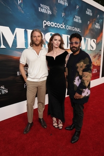 Betty Gilpin feet photo thumbnail