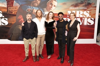 Betty Gilpin feet photo thumbnail