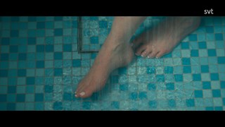 Betty Gilpin feet photo thumbnail