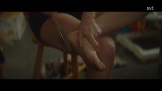 Betty Gilpin feet photo thumbnail