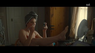 Betty Gilpin feet photo thumbnail