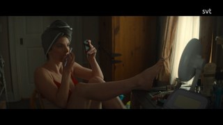 Betty Gilpin feet photo thumbnail