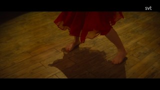 Betty Gilpin feet photo thumbnail