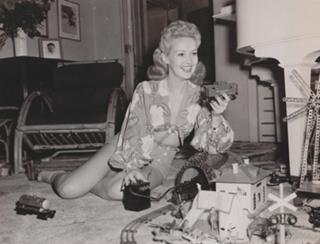 Betty Grable feet photo 14