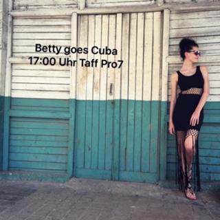 Betty Taube feet photo 6