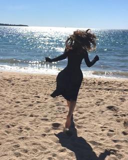 Betül Demir feet photo 5