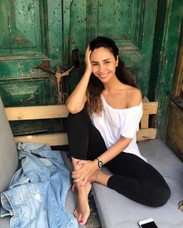 Betül Demir feet photo 1