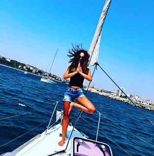 Betül Demir feet photo 17