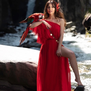 Betül Demir feet photo 9