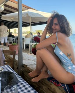 Betül Demir feet photo 2