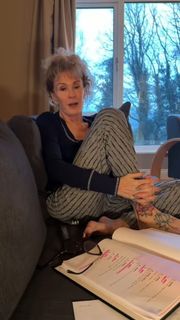 Beverley Callard feet photo 4