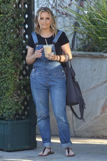 Beverley Mitchell feet photo thumbnail