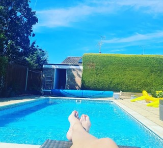 Beverley Turner feet photo 8