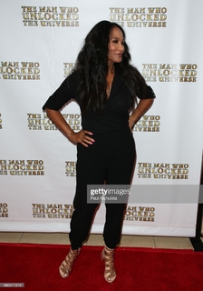 Beverly Johnson feet photo 9