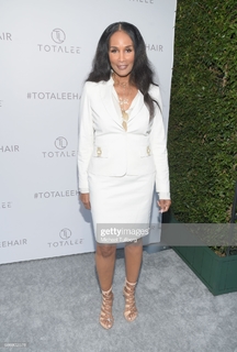Beverly Johnson feet photo 11