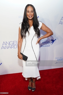 Beverly Johnson feet photo 8