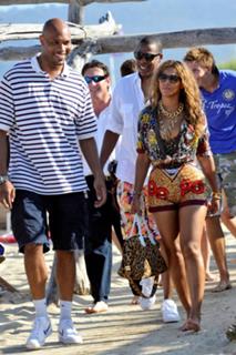Beyoncé feet photo thumbnail